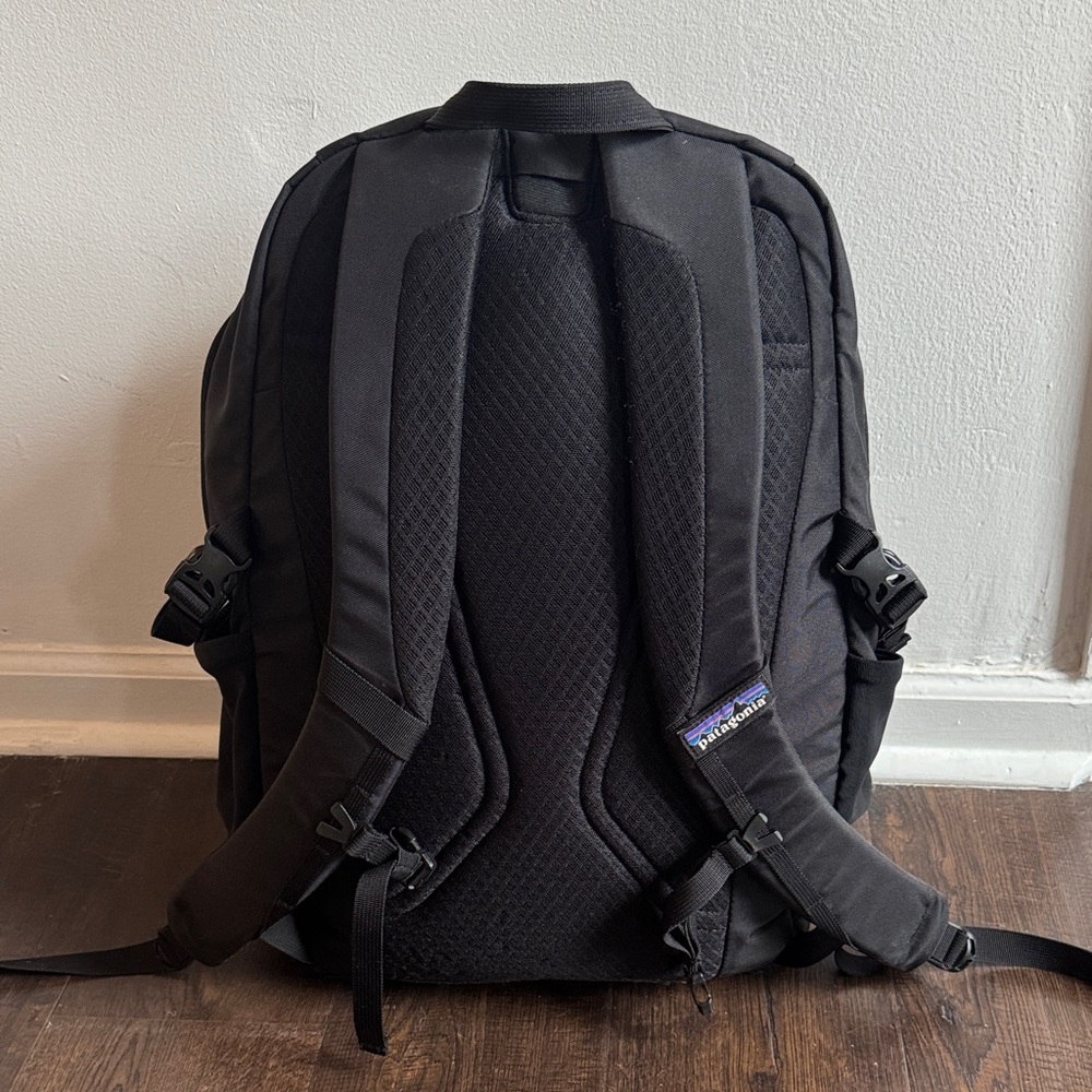 Patagonia Black m Everyday Backpack with External Loops - Picture 3 of 5